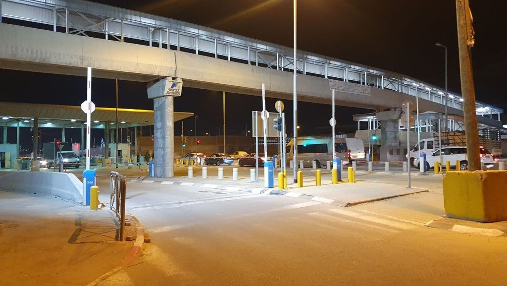 זירת ניסיון הפיגוע במחסום קלנדיה (צילום: משה מזרחי) ניסיון פיגוע בקלנדיה