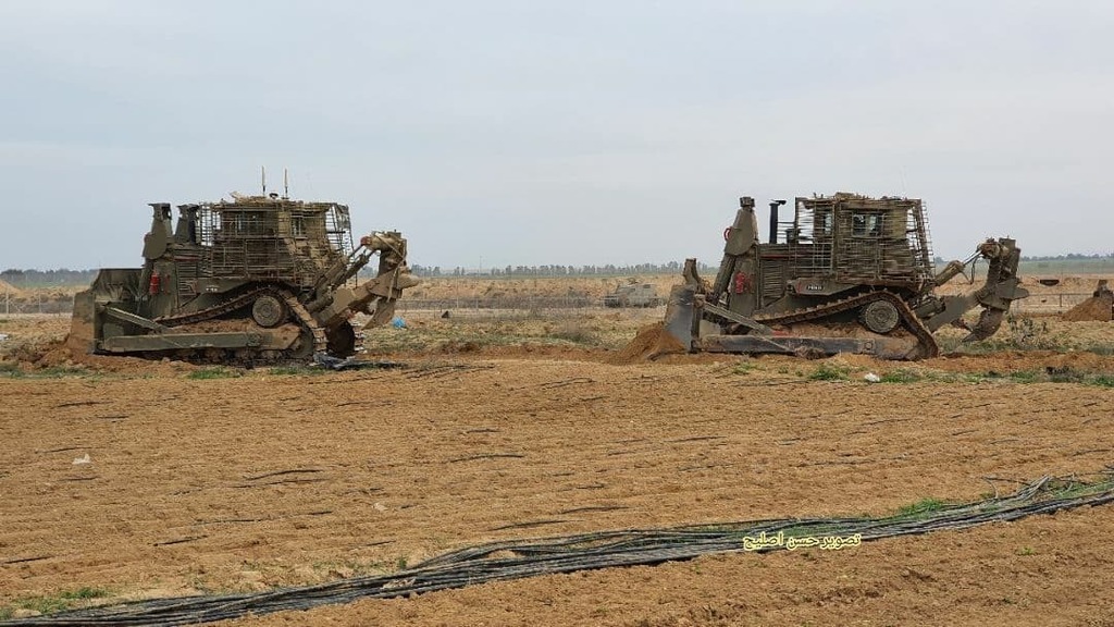 כלים הנדסיים סמוך לרצועת עזה ירי לעבר כלי הנדסי שעבד בסמוך לגדר המערכת בגבול עזה