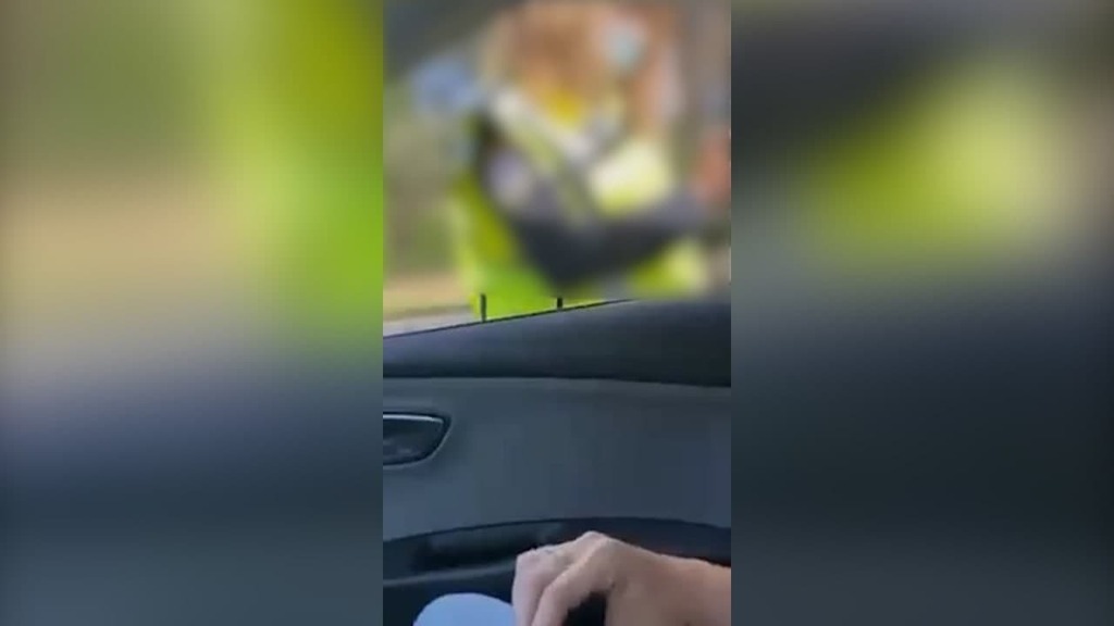 השוטרת שנתנה דו״ח לא חוקי לשליחים