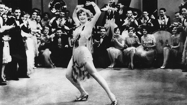 שבחים מהמבקרים. קרופורד רוקדת בסרט Our Dancing Daughters (צילום: AP) שבחים מהמבקרים. קרופורד רוקדת בסרט Our Dancing Daughters