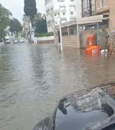 Nahariya street flooded after heavy rainfall (Photo: Noam Debbie) מזג אוויר חורפי בנהריה