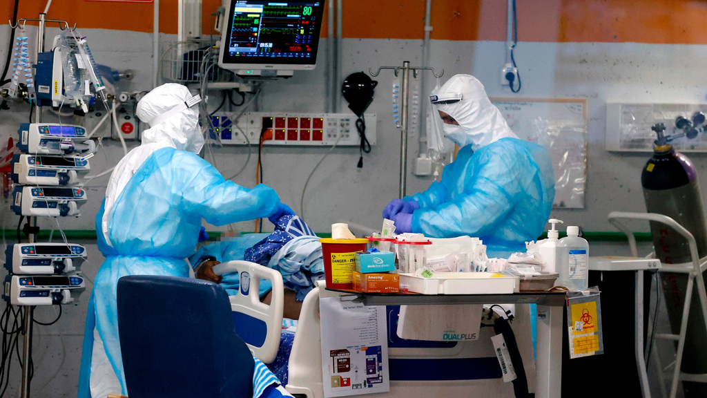 A coronavirus ward at Sheba Medical Center, Israel's largest hospital (Photo: AFP) מחלקת קורונה בית חולים שיבא תל השומר