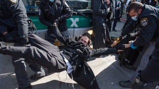 עימותים בין כוחות משטרה לחרדים בשכונת סנדריה בירושלים