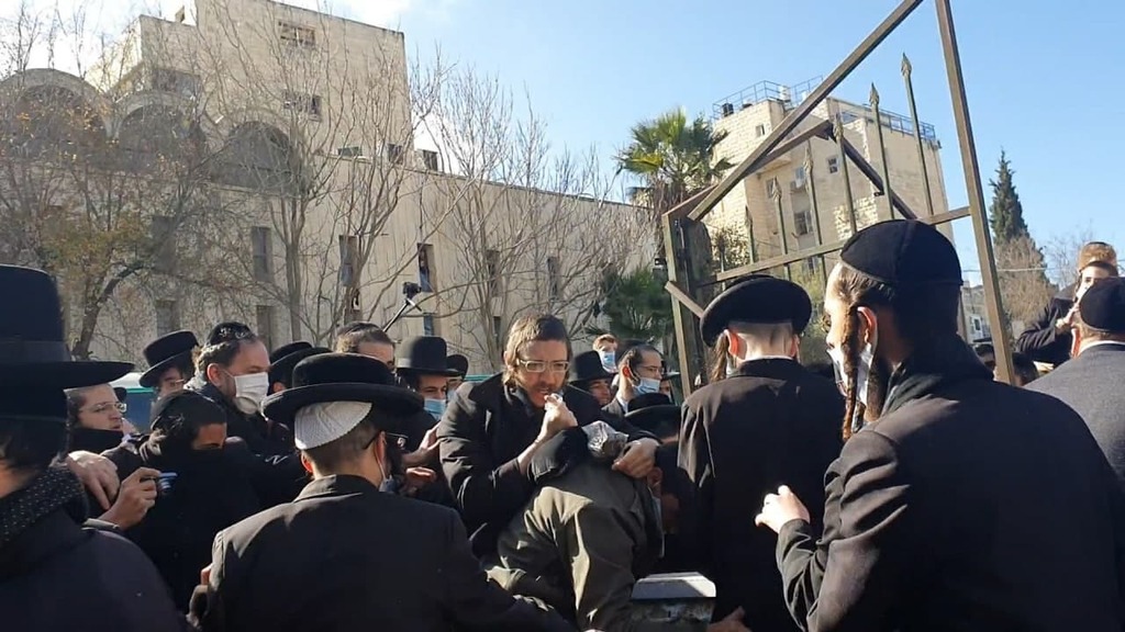 עימותים בין כוחות משטרה לחרדים בשכונת סנדריה בירושלים