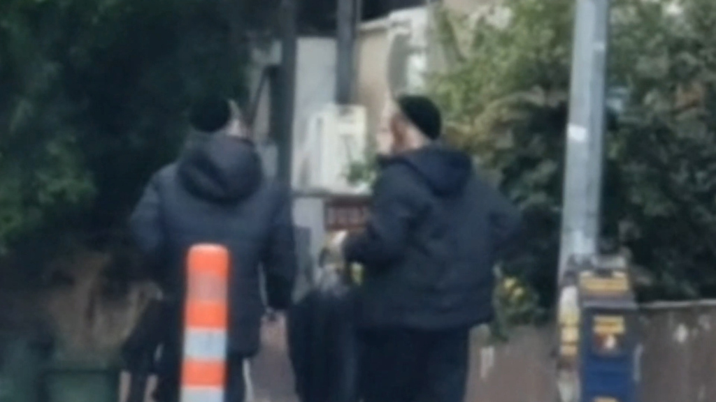ילדים הולכים לחינוך החרדי בבני ברק