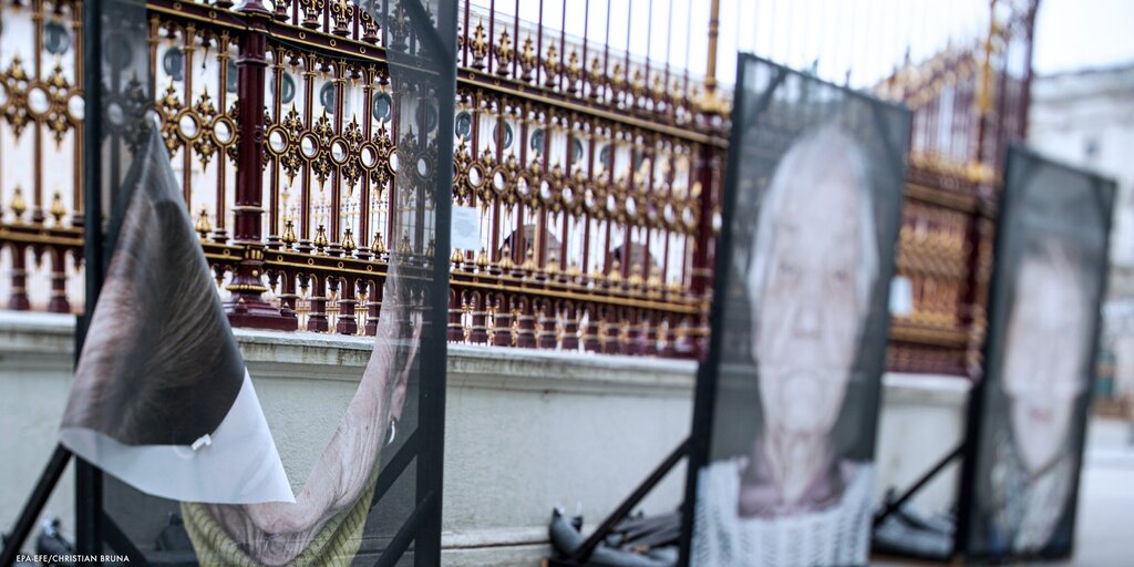 Photos of Holocaust survivors vandalized in Vienna (Photo: EPA) Photos of Holocaust survivors vandalized in Vienna