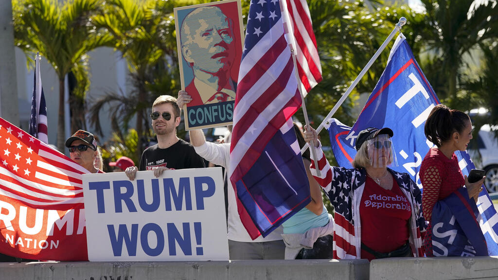 Trump supporters rally close to his club in Palm Beach in Florida (Photo: AP) תומכיו של דונלד טראמפ ב פלורידה
