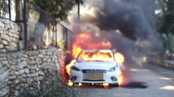 הרכב שבו ככל הנראה השתמשו החשודים ברצח הצעיר הוצת צעיר נרצח באום אל פחם בסמוך להפגנה של המגזר הערבי נגד אלימות