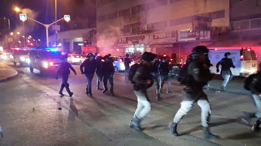 פשיטה ומעצרים של המשטרה בישיבה בבני ברק