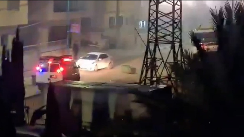 ירי באוויר והשלכת אבנים לעבר ניידות משטרה במהלך עימותים בטורעאן