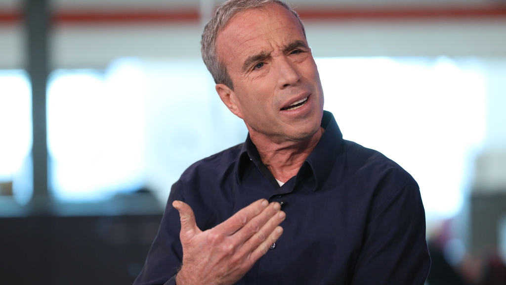 אלעזר שטרן באולפן ynet. "נתניהו מתחנן לנכד של קנייבסקי" (צילום: הדר יואביאן) אלעזר שטרן באולפן ynet