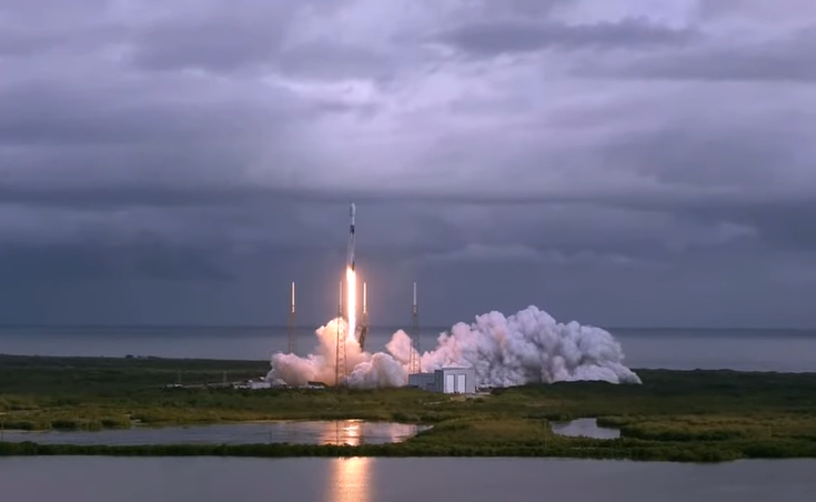 שניות לאחר השיגור (צילום: SpaceX) שניות לאחר השיגור