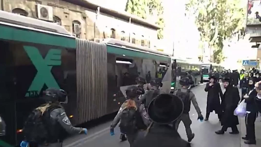יידוי אבנים וחפצים לעבר כוחות המשטרה ברחוב יחזקאל בירושלים