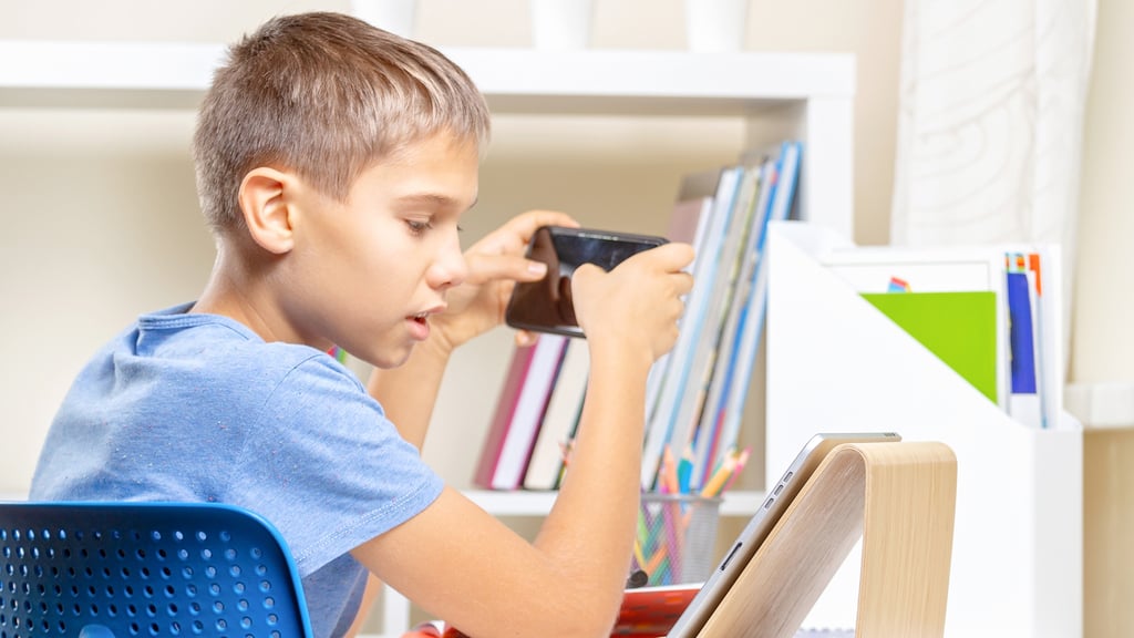 כמה אפשר לשבת מול הזום? (צילום: shutterstock) כמה אפשר לשבת מול הזום?