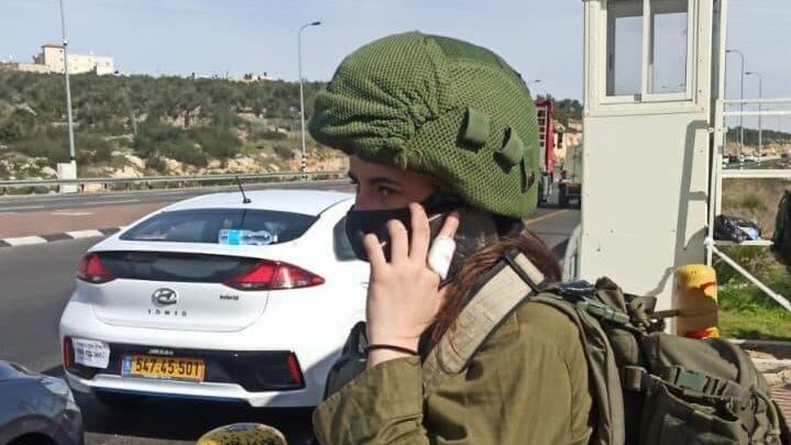 רב"ט הרוש מתקשרת להוריה אחרי ניסיון הפיגוע ליאן הרוש ניסיון פיגוע כביש 5 אריאל
