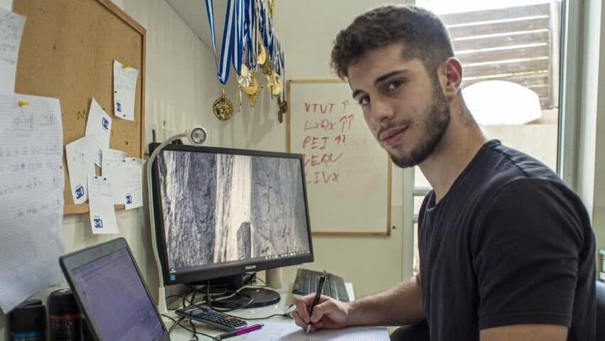 "מאוד קשה ללמוד דרך הזום". יונתן נגבי (צילום: יובל חן) יונתן נגבי