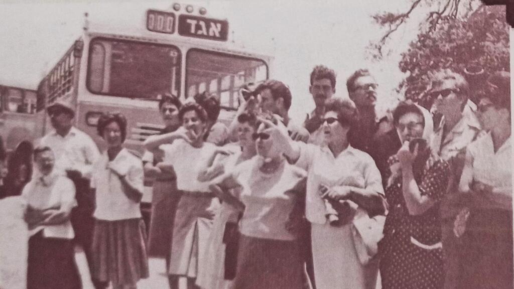  השיבה הביתה בשנת התשכ"ז: צופים מהאלון לכיוון כפר עציון (וצועדים אליו ברגל)