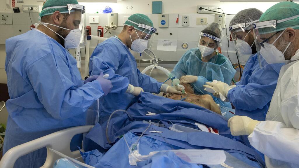 Coronavirus ward at Hadassah Ein Kerem Hospital in Jerusalem (Photo: Amit Shaabi) מחלקת הקורונה בהדסה עין כרם
