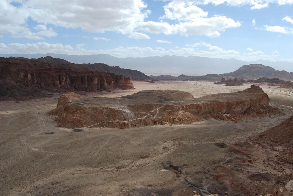 The Timna Valley in Israel (Photo: University of Tel Aviv) גבעת העבדים במרכז בקעת תמנע