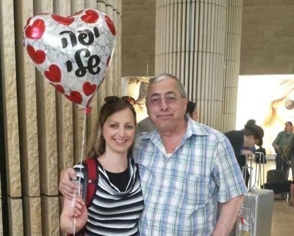 "אגיע מכל מקום בעולם". מיכאלה שוורצמן ואביה מיכאלה שוורצמן שתקועה בארה"ב ואביה שגוסס
