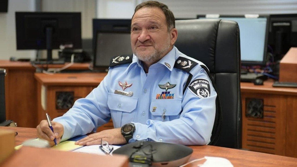 לא לוקח אחריות. המפכ"ל שבתאי (צילום: דוברות המשטרה ) קובי שבתאי