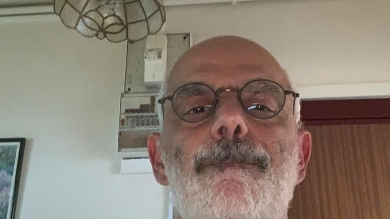 "מאוד קשה לי". סרג' טולדנו סרג' טולדנו שנתקע בפריז בגלל הסגר בנתב"ג