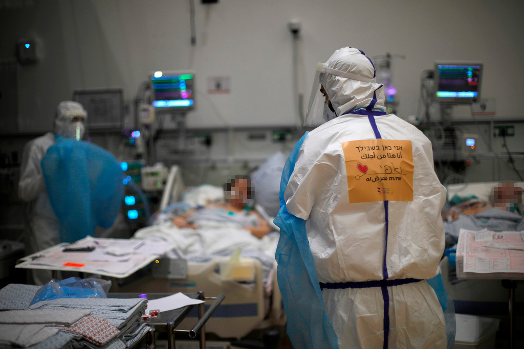 Archive: Coronavirus ward at Ziv Medical Center in Safed, February 2, 2021 (Photo: AFP) מחלקת קורונה בבית חולים בצפת