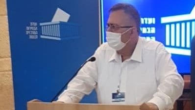 ח"כ דוד ביטן מגיע לכנסת להגיש את רשימת הליכוד לועדת הבחירות המרכזית