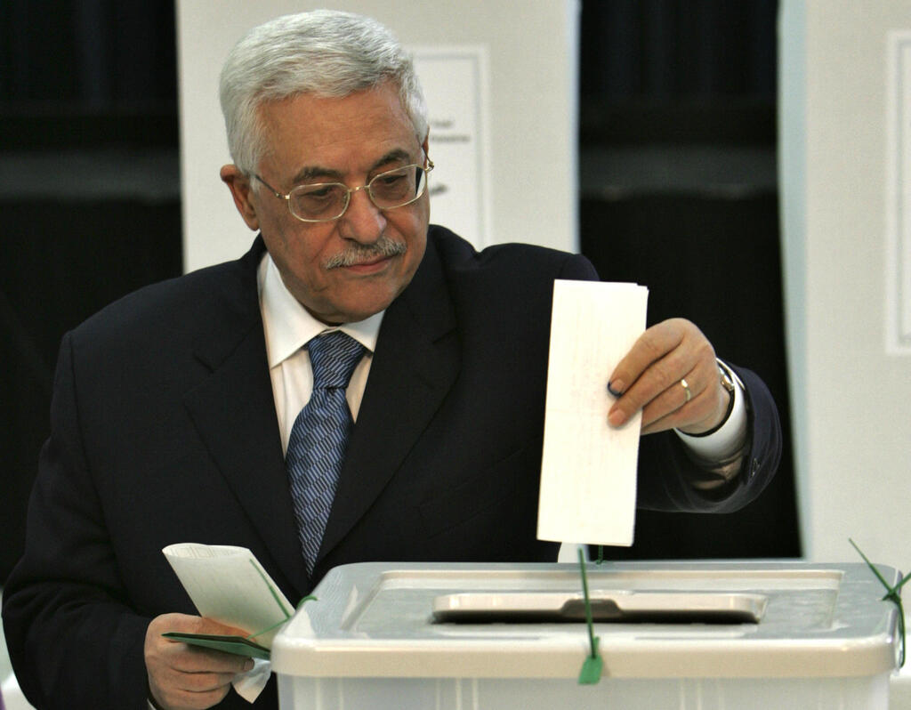  Palestinian President Mahmoud Abbas, casts his ballot in the Palestinian Parliamentary elections at his headquarters in the West Bank town of Ramallah