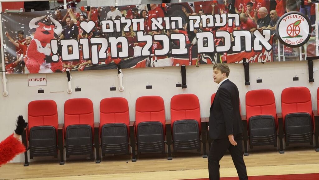 הבית שלה, החוקים שלה. דאיניוס אדומייטיס מאוכזב (צילום: גיל נחושתן) דאיניוס אדומייטיס