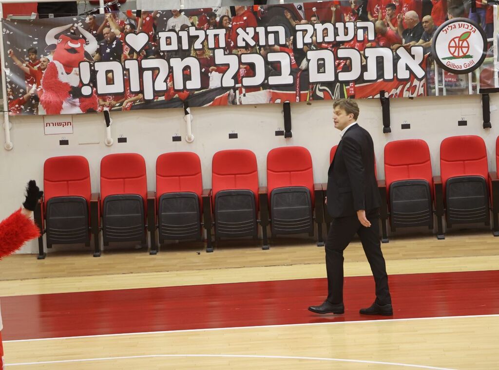 דאיניוס אדומייטיס