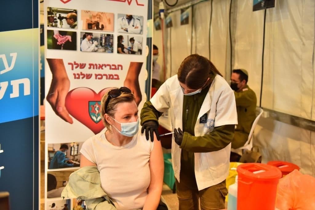 צה"ל מוביל בשיעורי ההתחסנות (צילום: דובר צה"ל) מבצע החיסונים בצה"ל