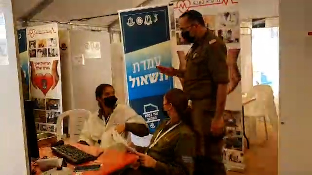 בשלב הבא מתכננים בצבא לרכוש ערכות לבדיקות מהירות (צילום: יואב זיתון) מבצע החיסונים בצה"ל