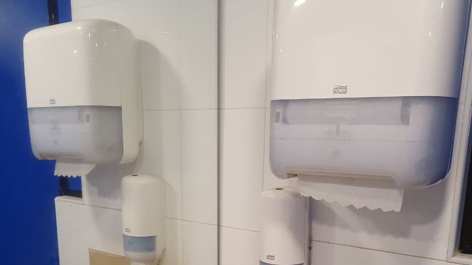 צילום: ליהי קרופניק השירותים הציבוריים בחוף הילטון תל אביב