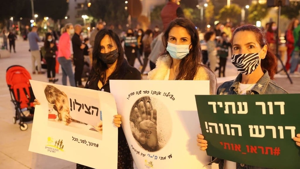 הפגנה בתל אביב נגד מערכת החינוך בימי הקורונה (צילום: מוטי קמחי) הפגנה בתל אביב על הזנחת הילדים במערכת החינוך והרצון לקדם פתרונות לימודיים ראויים ועל סגירת ענפי הספורט