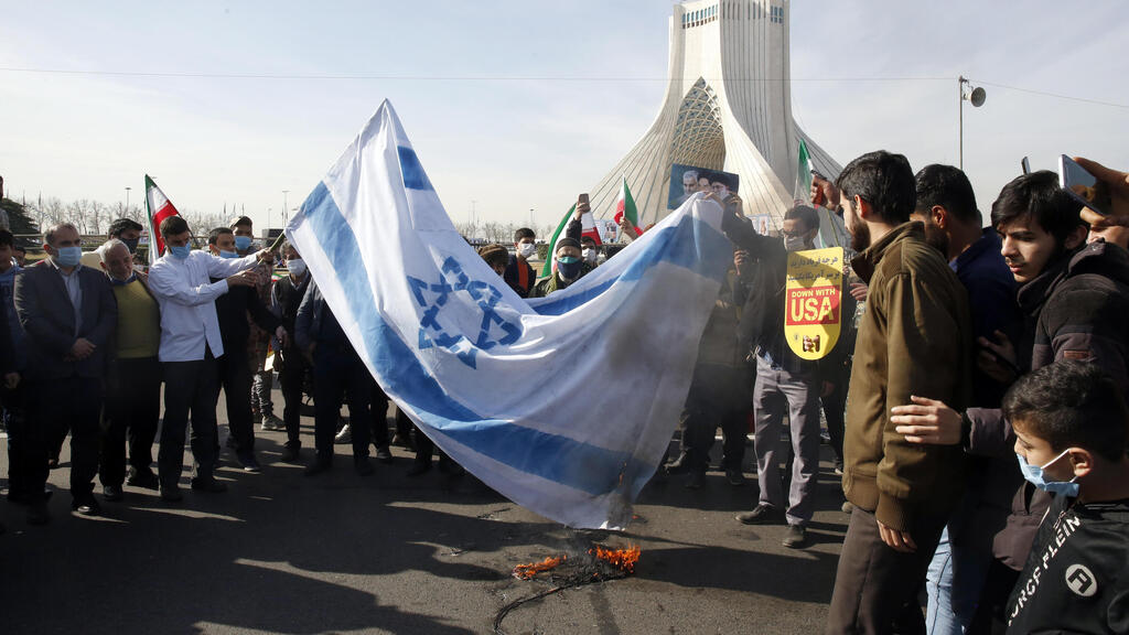 איראן 42 שנה ל מהפכה האיסלאמית שורפים דגל ישראל טהרן