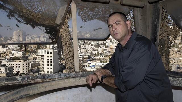 חסון השבוע בחברון. ''המקור עובד עבור תשלום אבל תמיד יהיו לו גם מניעים פסיכולוגיים'' (צילום: עמית שאבי) חסון השבוע בחברון. ''המקור עובד עבור תשלום אבל תמיד יהיו לו גם מניעים פסיכולוגיים''