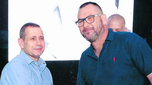 עם ראש השב''כ נדב ארגמן (צילום: אלבום פרטי) עם ראש השב''כ נדב ארגמן