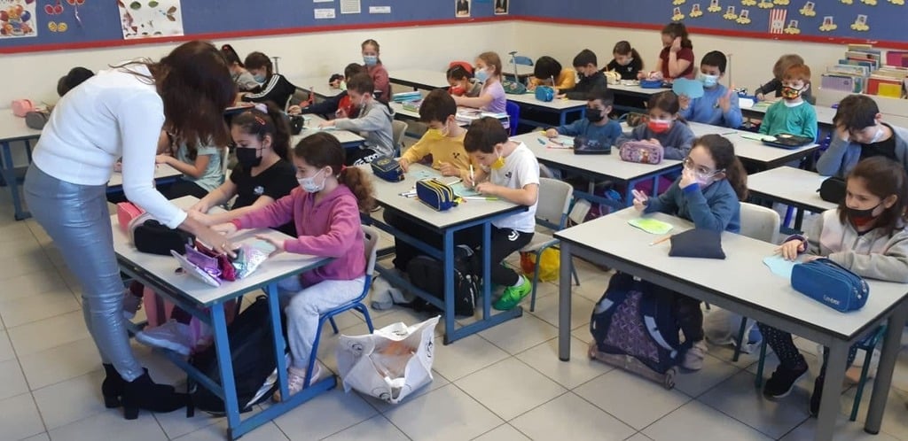 עוד שכבות יחזרו ללימודים. ארכיון (צילום: עמית הובר ) בית ספר יגאל אלון בגבעתיים