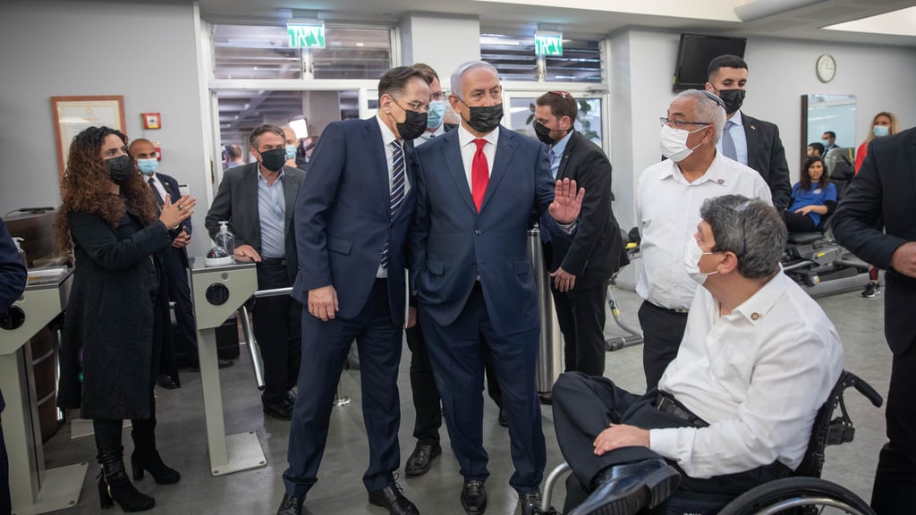 נתניהו בבית הלוחם בת"א (צילום: אוהד צויגנברג) ביקור בנימין נתניהו בבית הלוחם