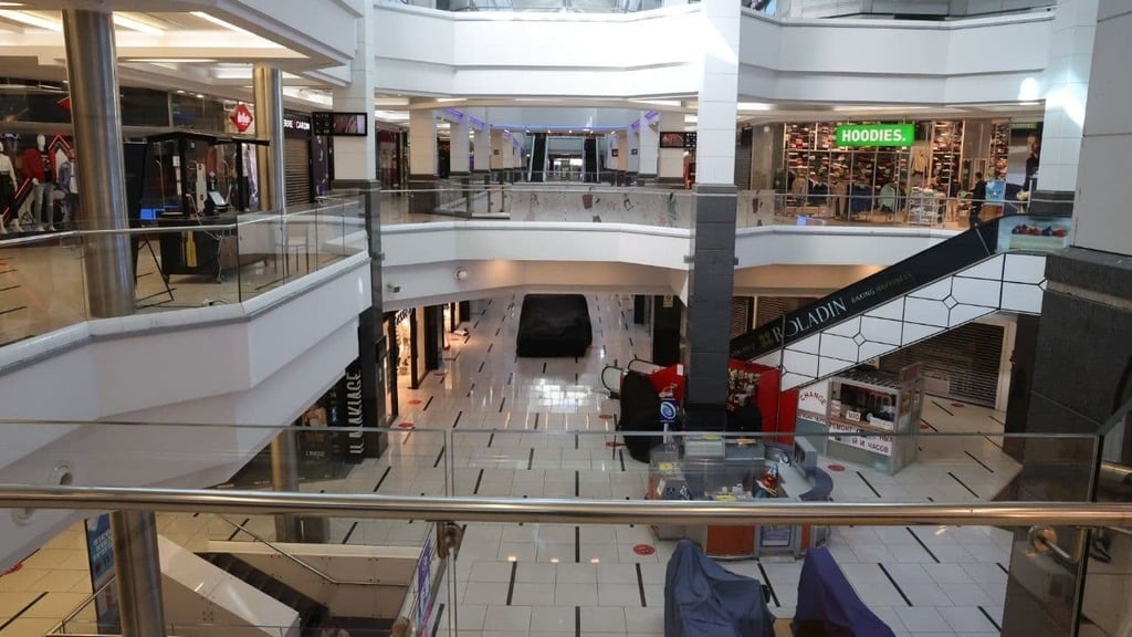 Bat Yam Mall that reopened last week in violation of health orders (Photo: Motti Kimchi ) קניון בת ים