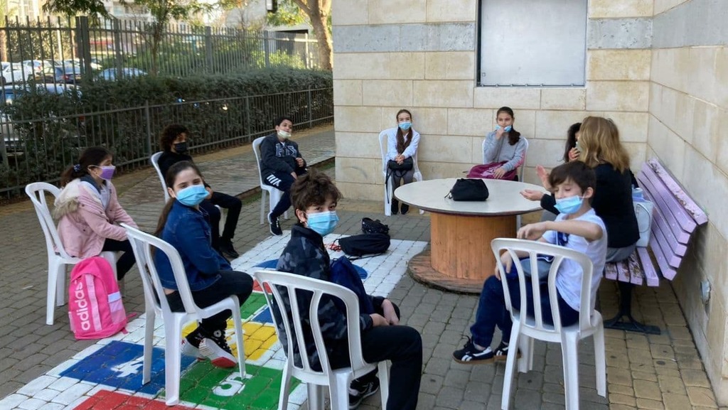 An outdoor class in Ashdod last week, after younger children were allowed to return to school חוזרים ללימודים באשדוד