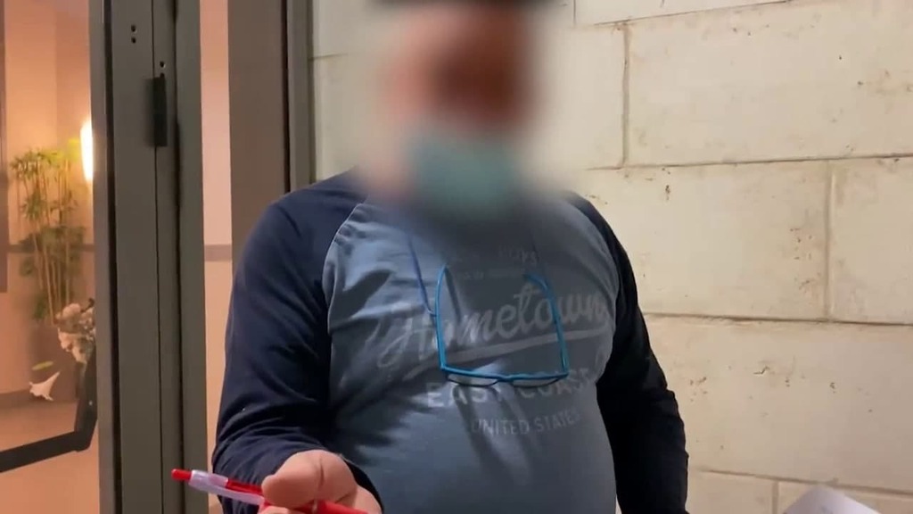 הסוקר שהגיע לביתה של מ'. לחץ שוב ושוב על האינטרקום צעקות, איומים, הטרדות וביקורים בהפתעה: כך פועלים סוקרי הלמ"ס