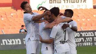 שחקני הפועל ירושלים חוגגים