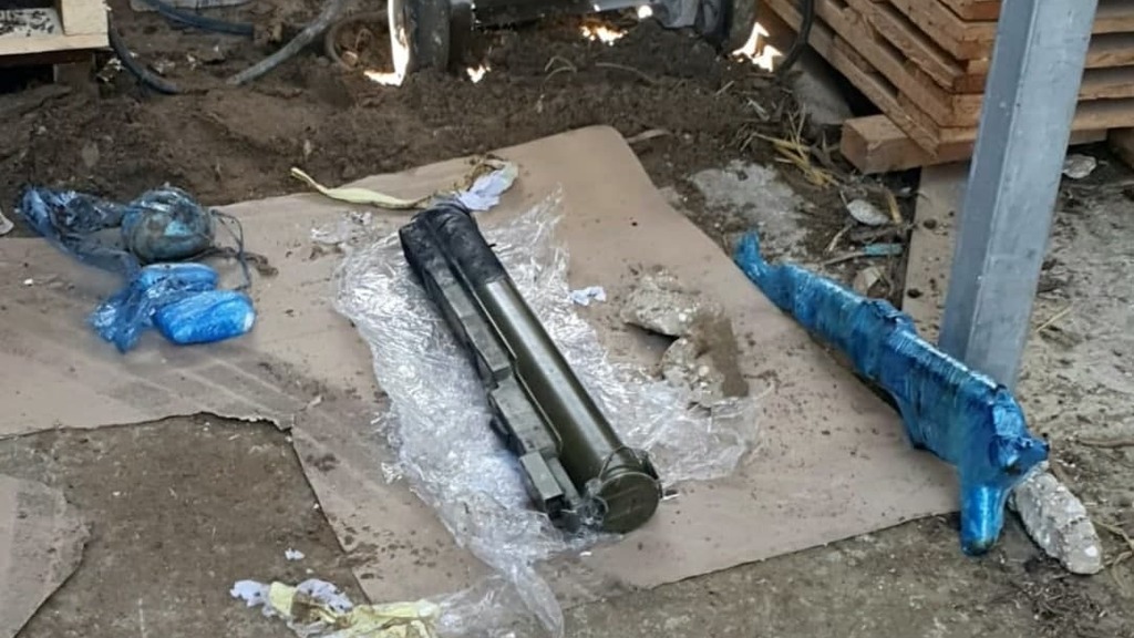 טיל לאו אותר ביפו (צילום: דוברות המשטרה ) הנשק שנחשף