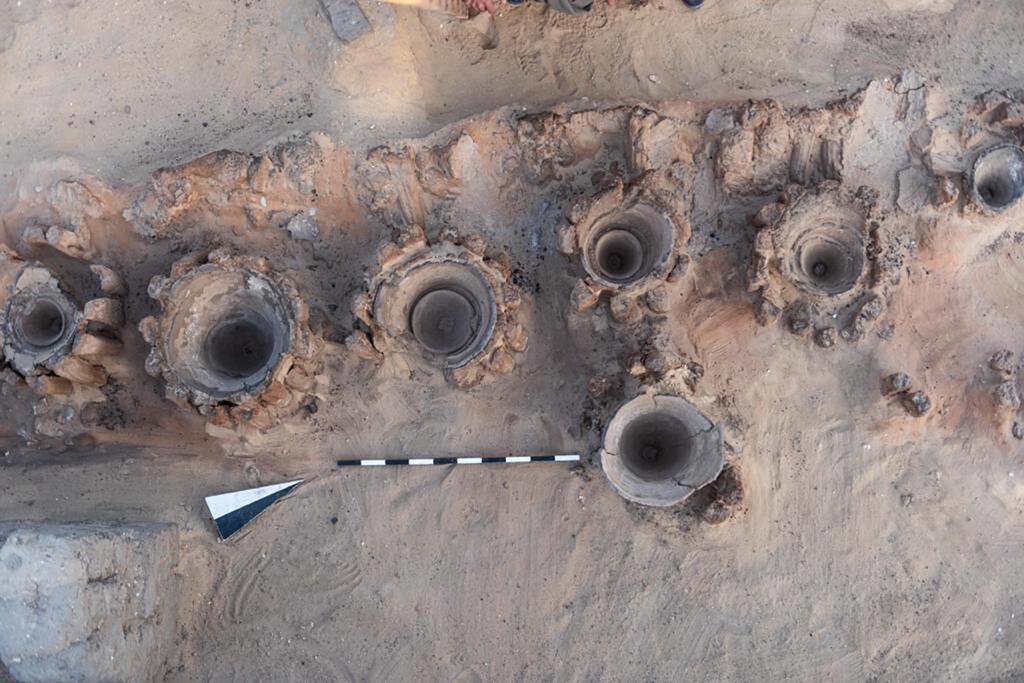 5,000-year-old mass production brewery found in Abydos, Egypt (Photo: AP) 5000-year-old mass production brewery