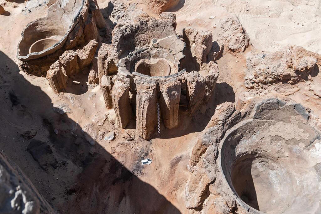 5,000-year-old mass production brewery found in Abydos, Egypt (Photo: AP) 5000-year-old mass production brewery