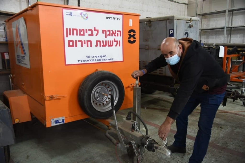 ההיערכות בעיר. "לא לצאת מהבית שלא לצורך" (צילום: אביהו שפירא ) ההערכות בצפת