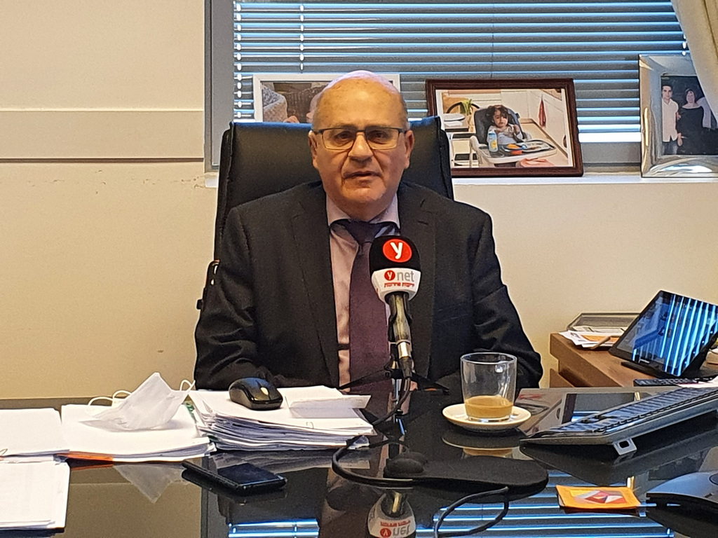 Health Ministry Director-General Hezi Levi talking to Ynet on Tuesday (Photo: Moshe Mizrahi) חזי לוי