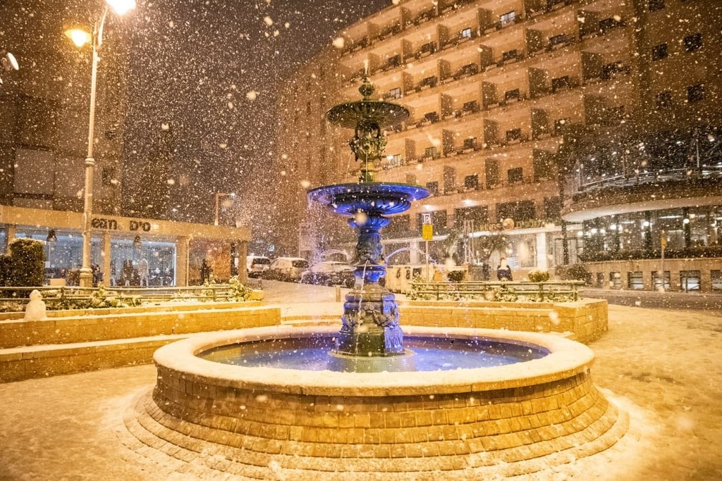 כיכר פריז (צילום: שלו שלום) שלג בירושלים